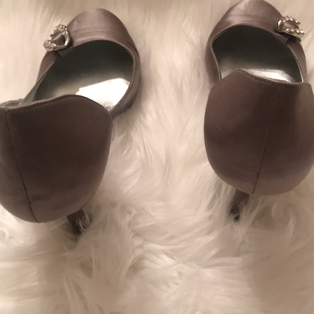 Beautiful satin dressy pump - Picture 5 of 6